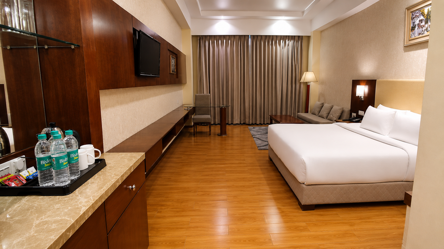 golden tulip jaipur kukas