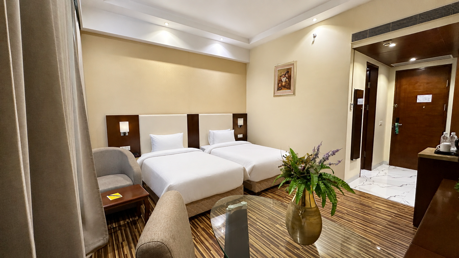 golden tulip jaipur kukas