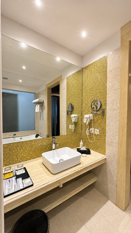 golden tulip jaipur kukas
