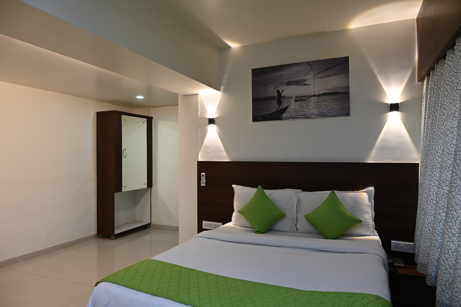 Hotel Express Airoli,,3 star