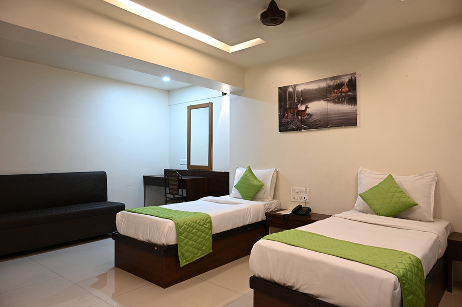 hotel express airoli