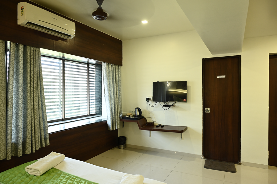 hotel express airoli