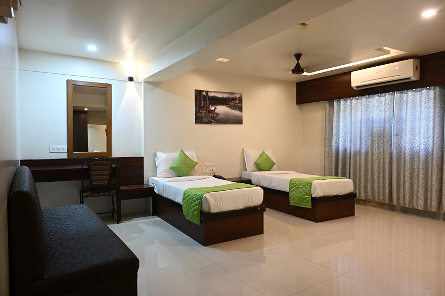 hotel express airoli