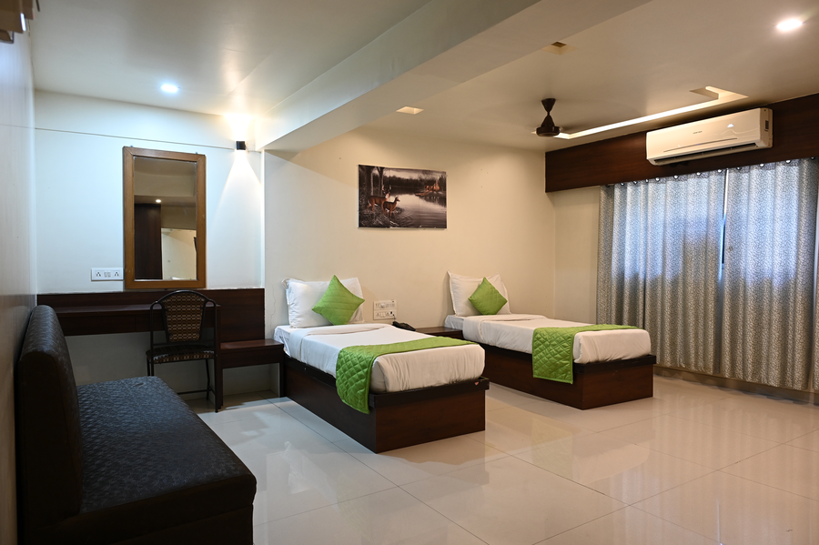 hotel express airoli