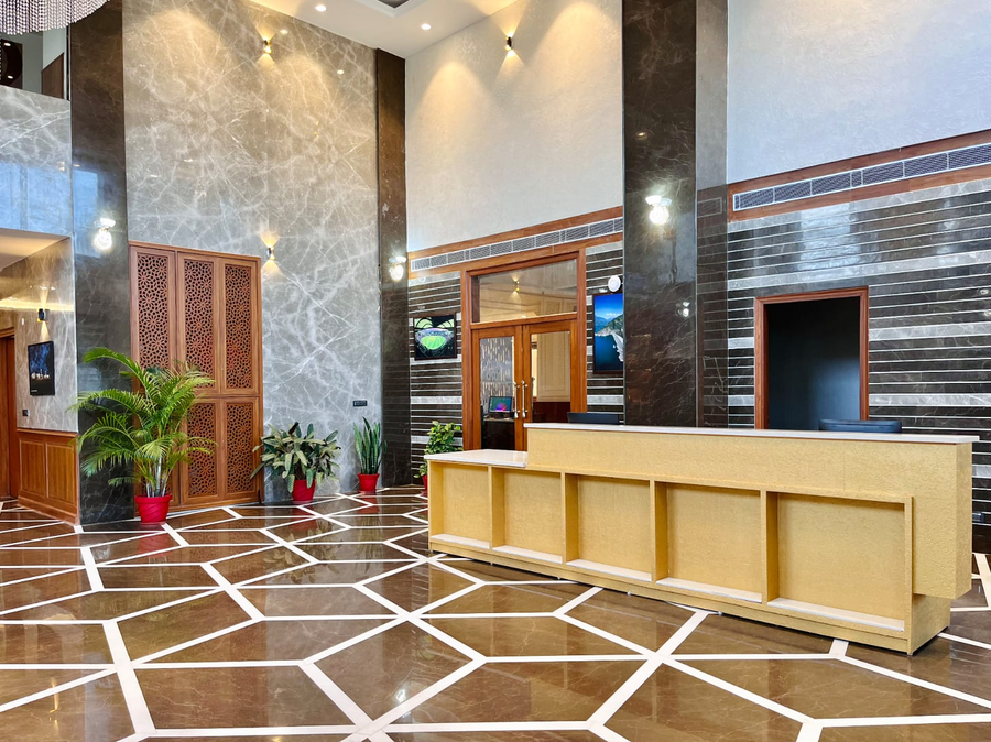 le oval hotel and resorts