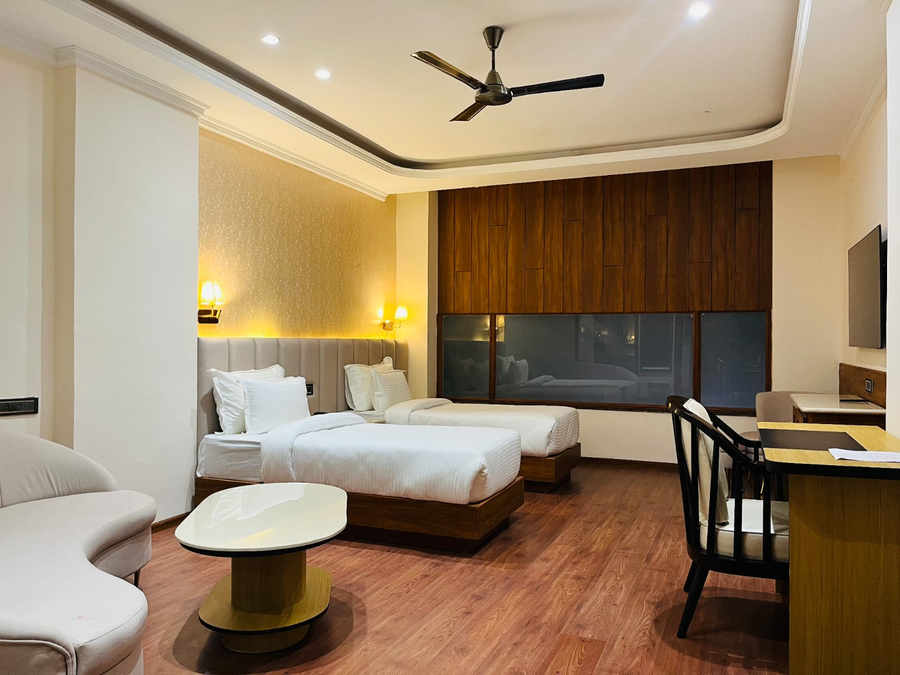 le oval hotel and resorts