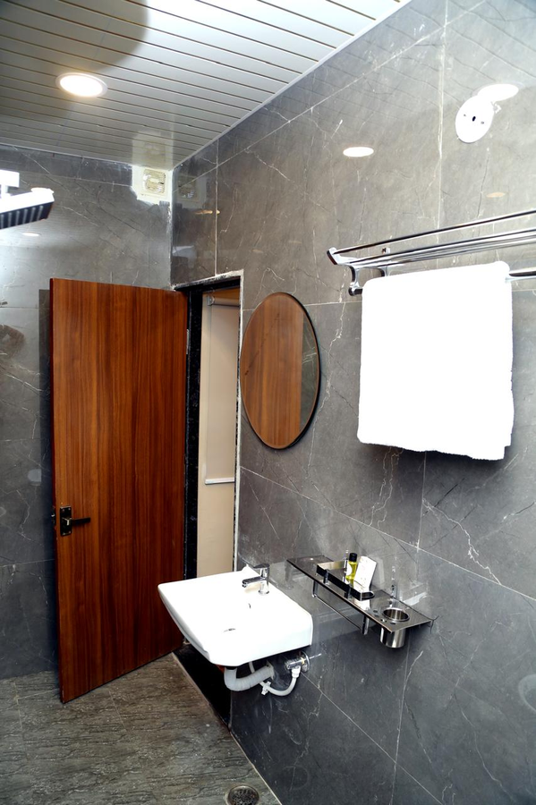 jmc hotel safar inn mhow