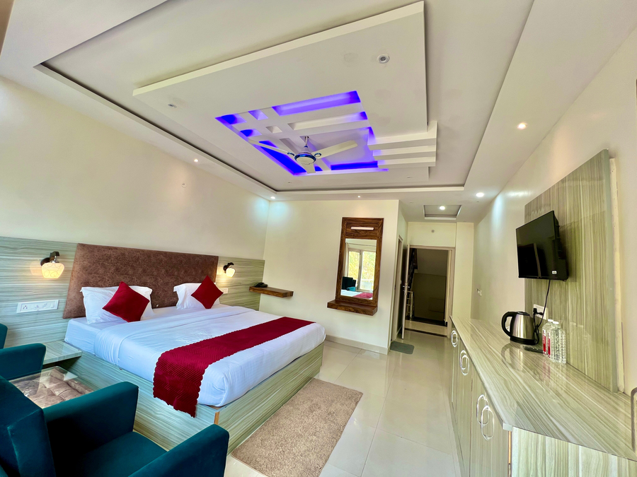 the white rain hotel