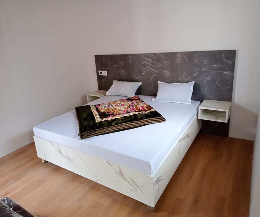 hotel shri hari and restaurant