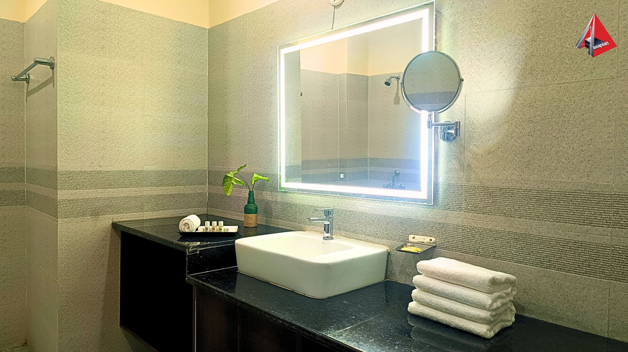ayansh klyde inn lucknow