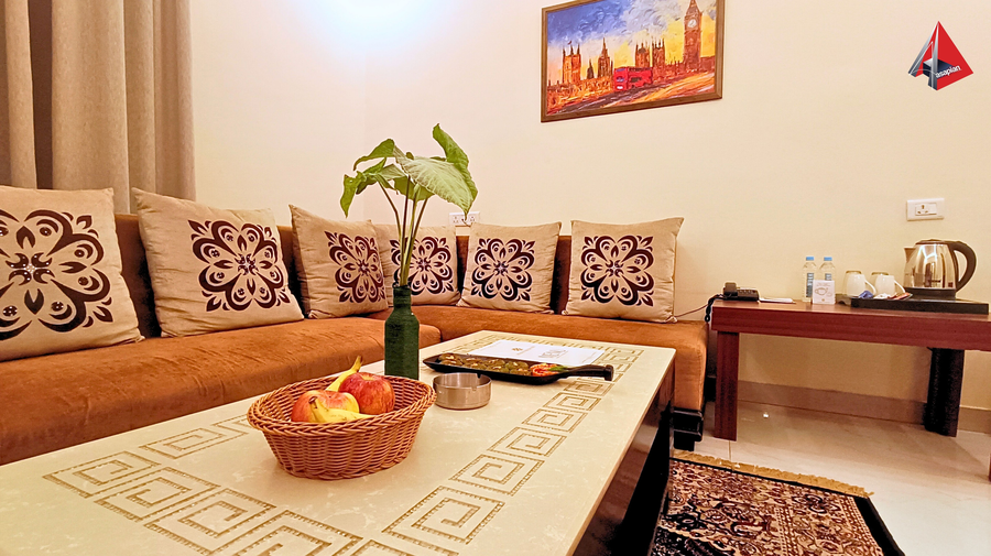 ayansh klyde inn lucknow