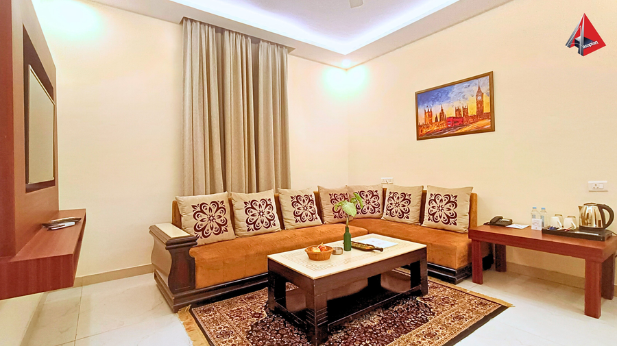 ayansh klyde inn lucknow