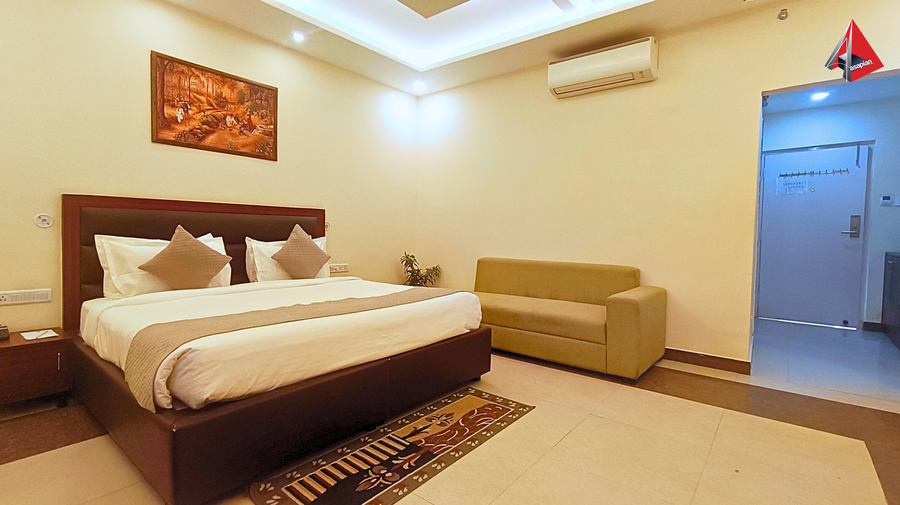 ayansh klyde inn lucknow