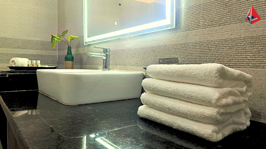 ayansh klyde inn lucknow