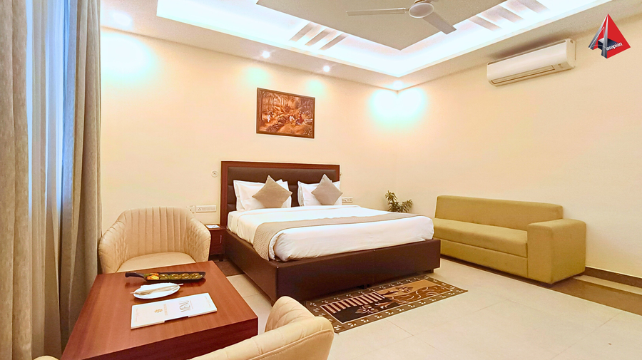 ayansh klyde inn lucknow