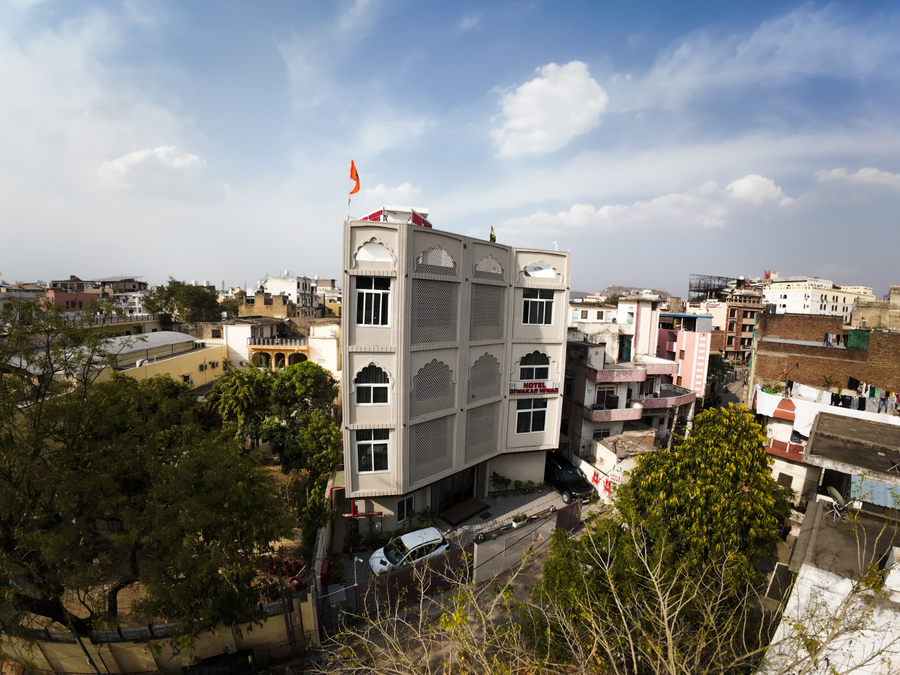 Hotel Diwakar Niwas,Sindhi Camp,3 star
