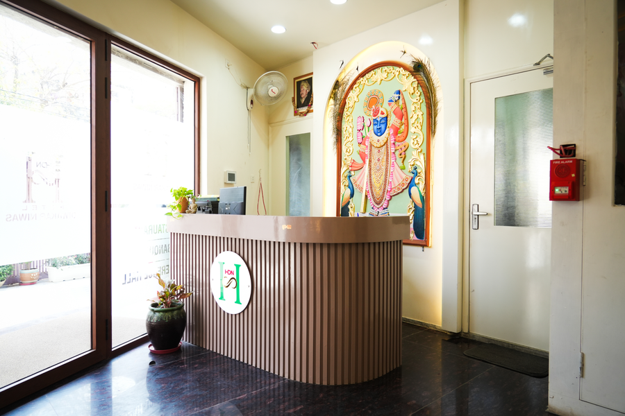 Hotel Diwakar Niwas,Sindhi Camp,3 star
