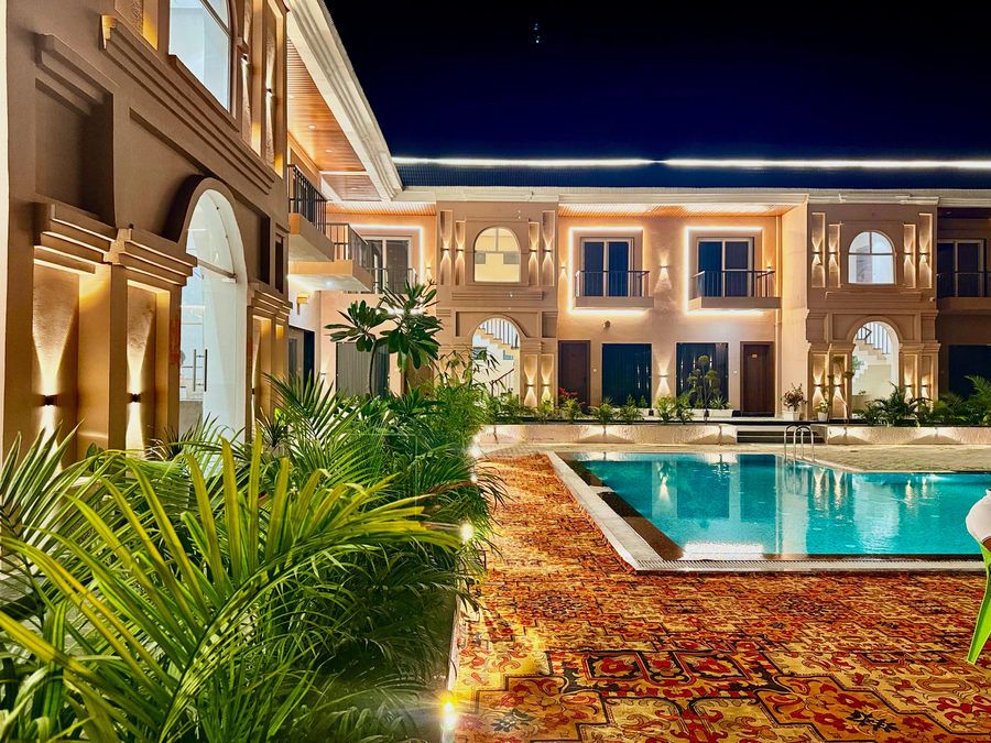 Rn Hotel And Lawn,Ayodhya,4 star
