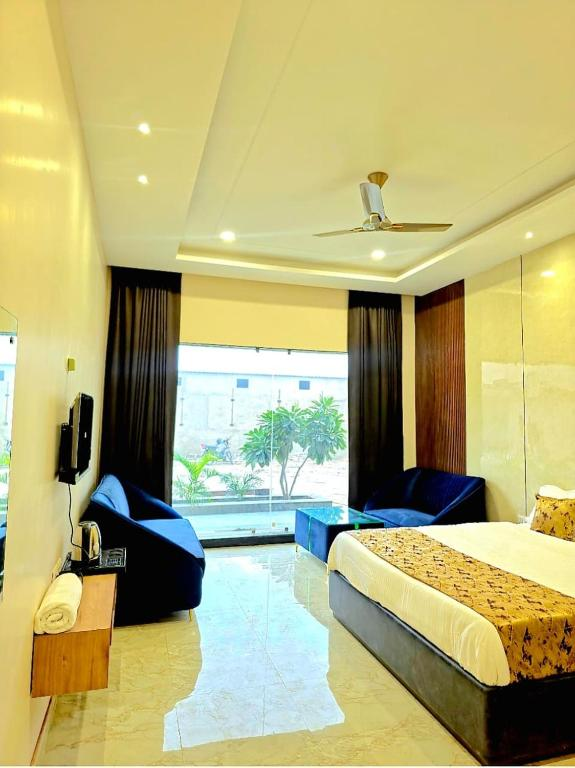 Rn Hotel And Lawn,Ayodhya,4 star