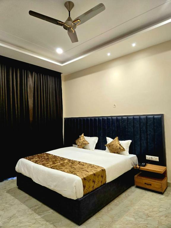 Rn Hotel And Lawn,Ayodhya,4 star
