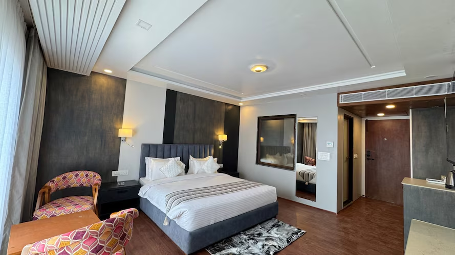 emroz by kings resort