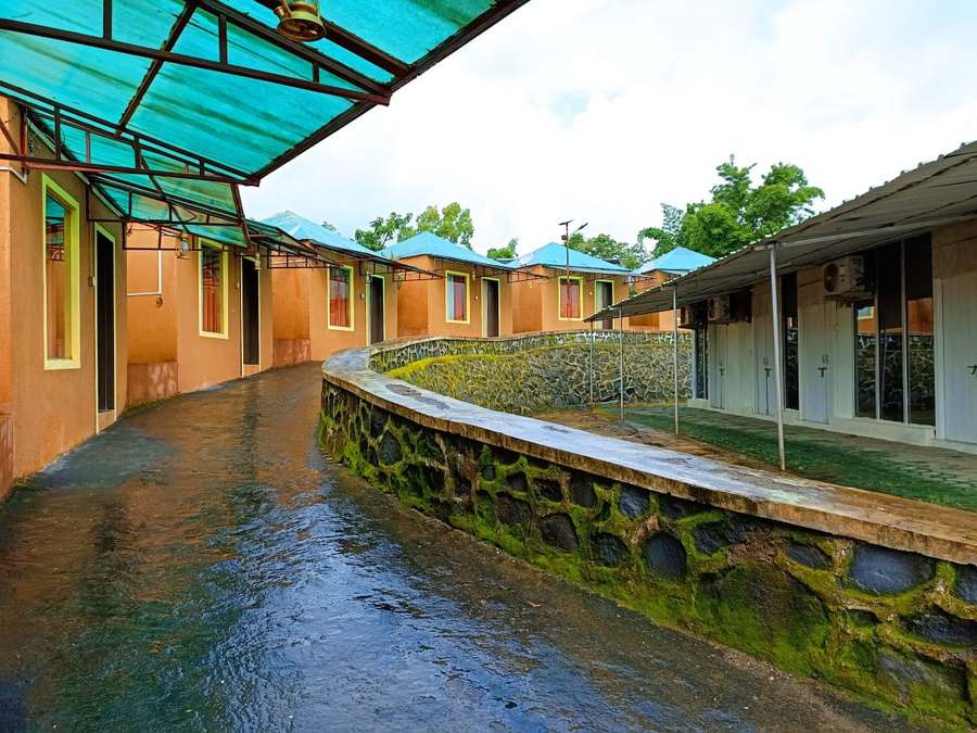 murlee pure veg resort