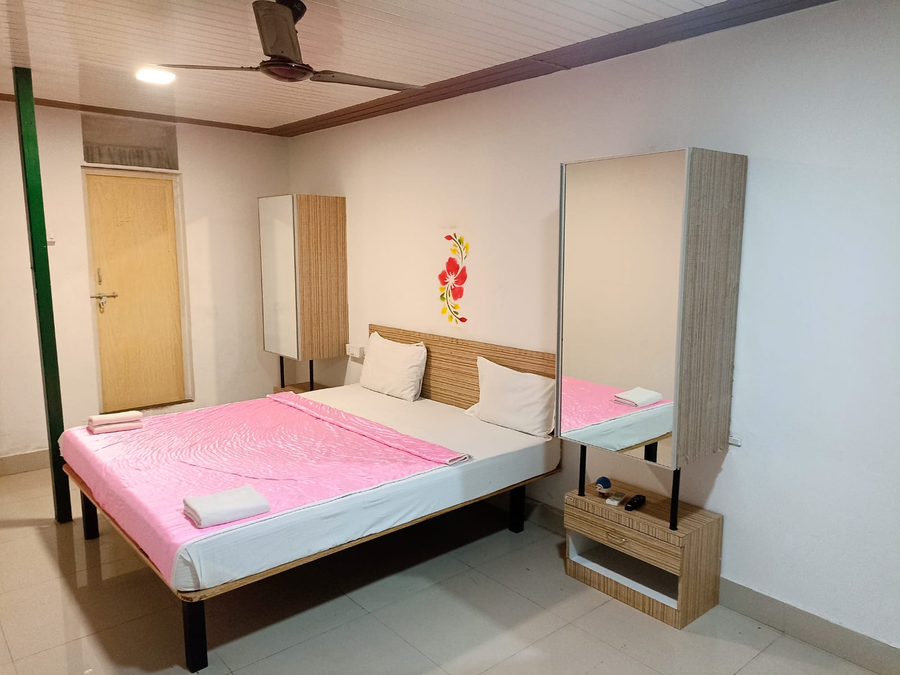 murlee pure veg resort
