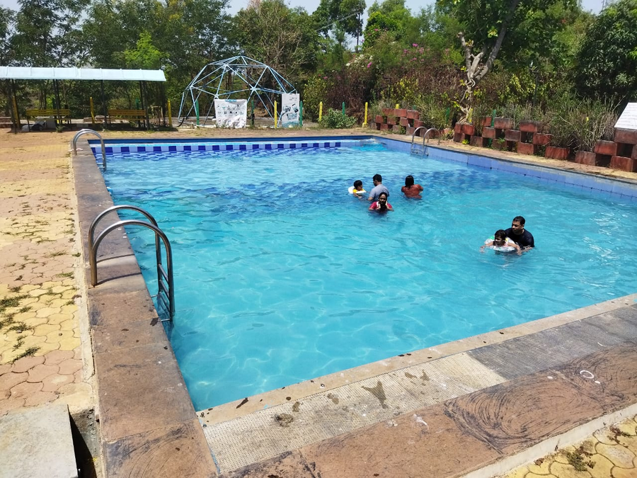 murlee pure veg resort