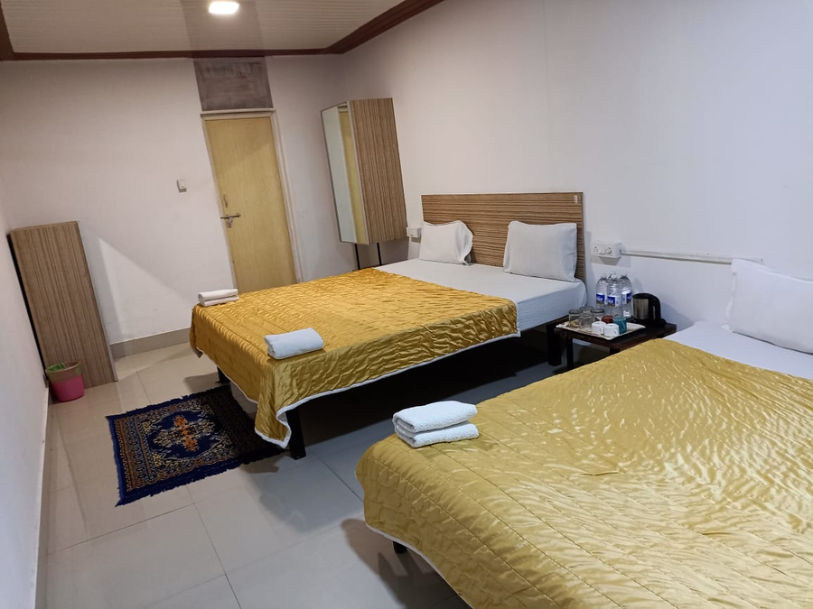 murlee pure veg resort