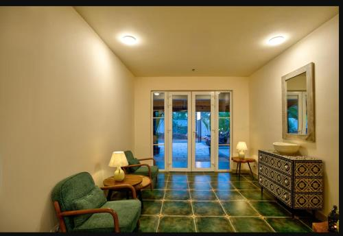 hotel chatak boutique resort nr beach goa