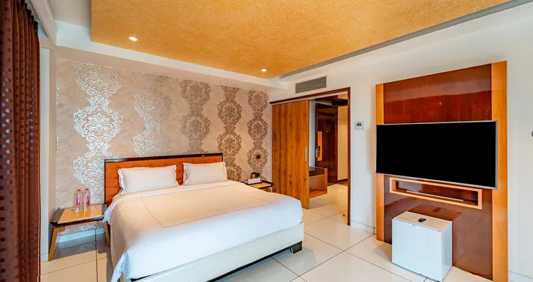 crescents spa and resorts indore