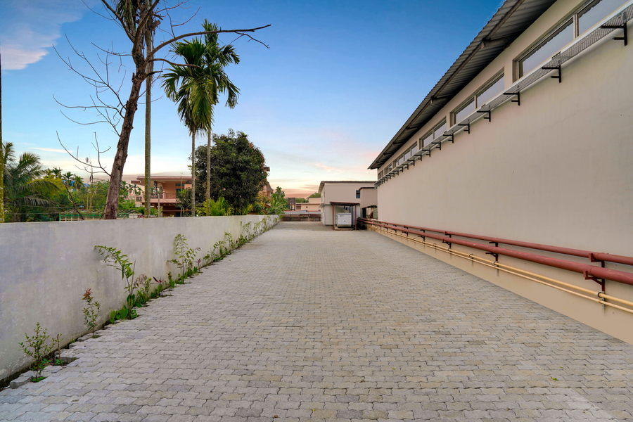 keys select by lemon tree hotels chirang