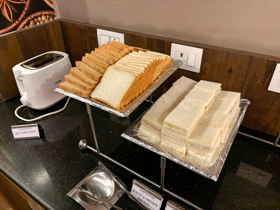 hotel lemon suites delhi airport