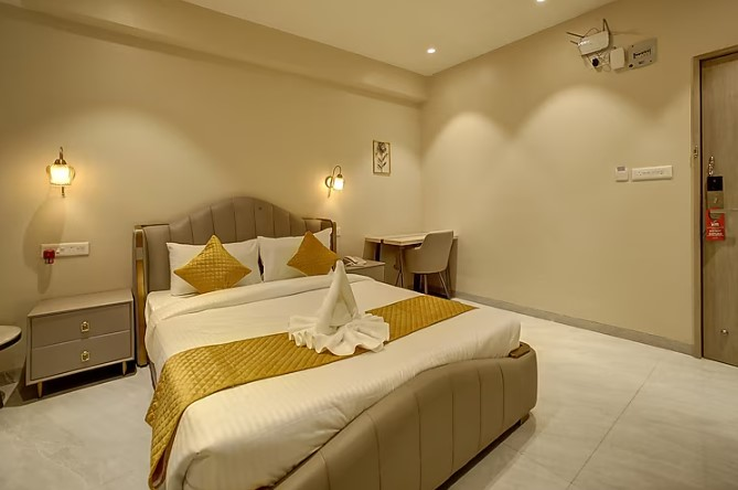 staybird capital business hotel magarpatta city