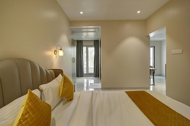 staybird capital business hotel magarpatta city