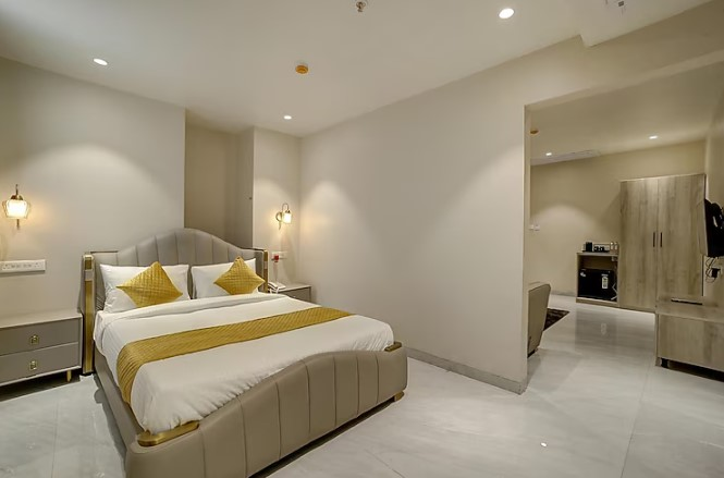 staybird capital business hotel magarpatta city