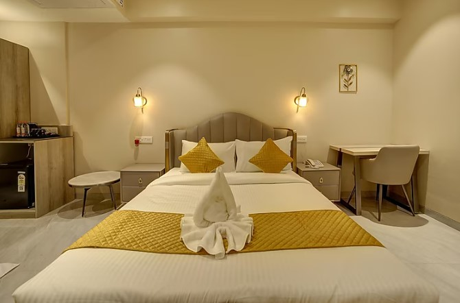 staybird capital business hotel magarpatta city