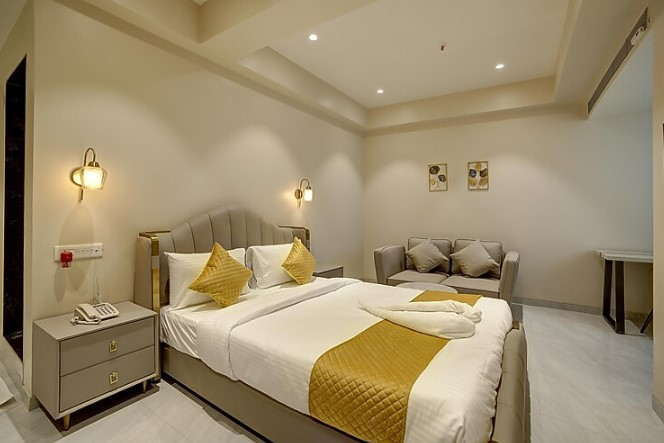 staybird capital business hotel magarpatta city