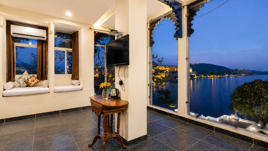 wonder view palace a lake pichola hotel near ambrai ghat udaipur
