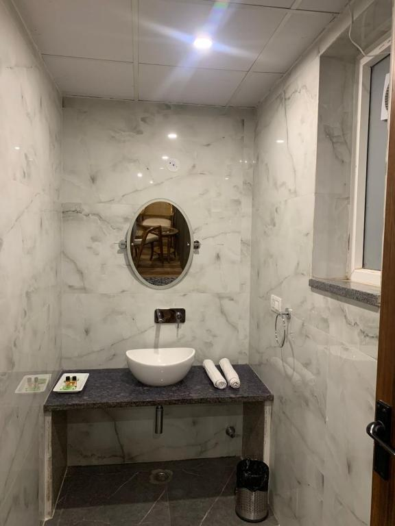 hotel gs grand dehradun