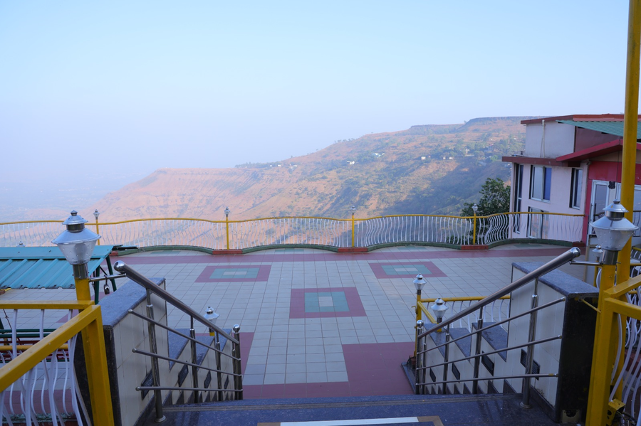 raval resort