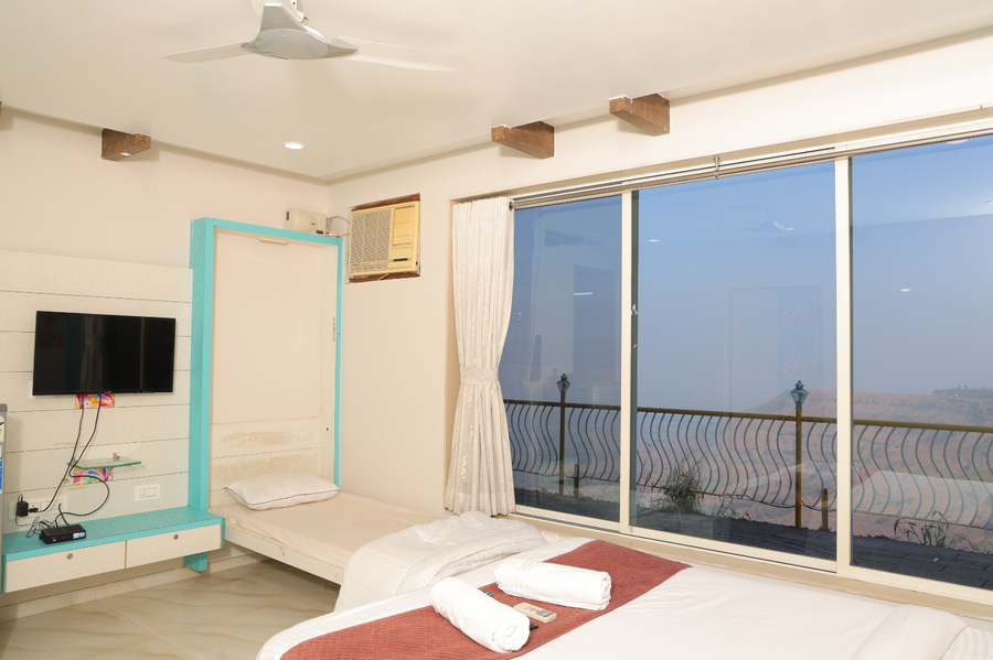 raval resort