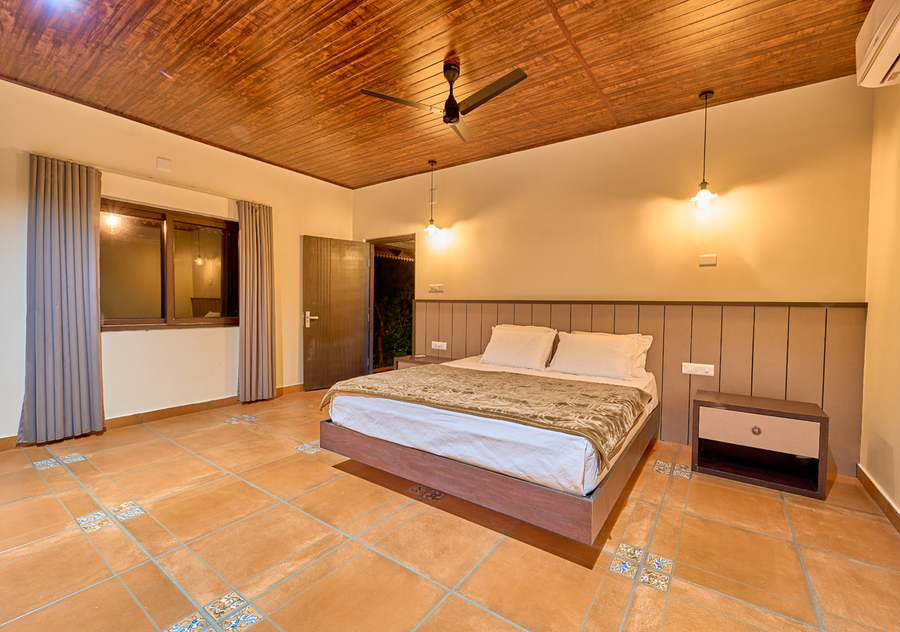 whispeing hills pine malhar by voye homes