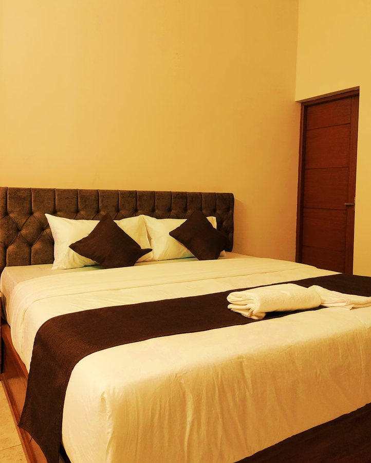crown town hotel kalamassery
