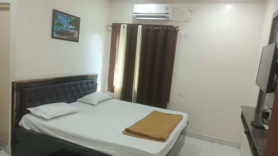 hotel abhishek inn