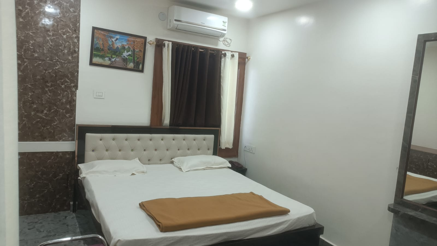 hotel abhishek inn