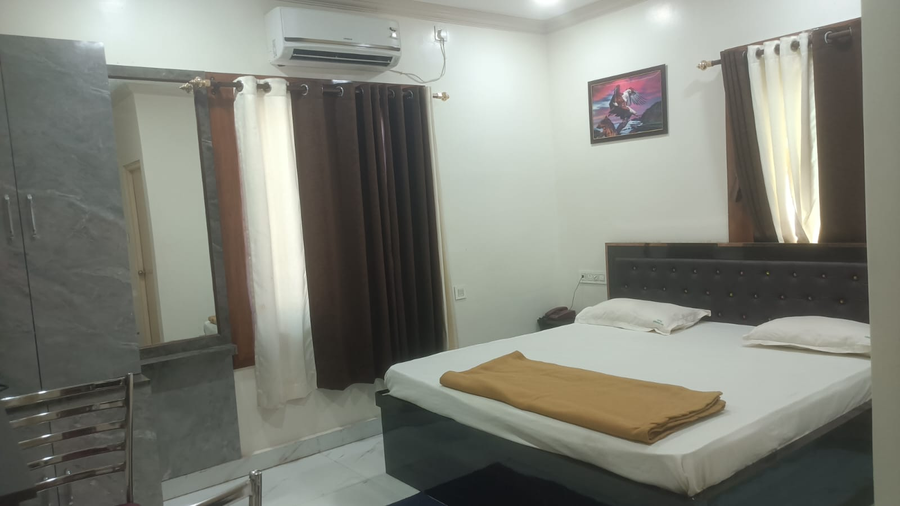 hotel abhishek inn