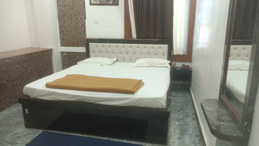hotel abhishek inn