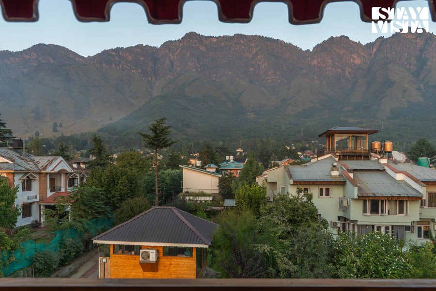 stayvista at emaarat chalet