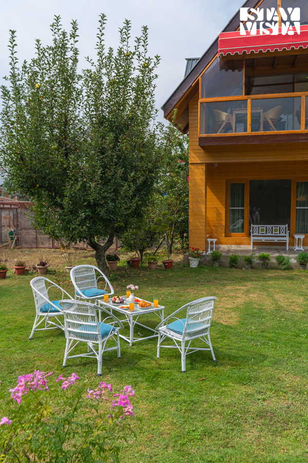 stayvista at emaarat chalet